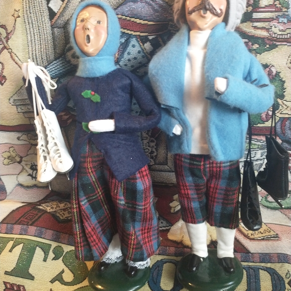 2 VINTAGE AMAZING BYERS CHOICE CAROLERS DOLLS. - Picture 4 of 16